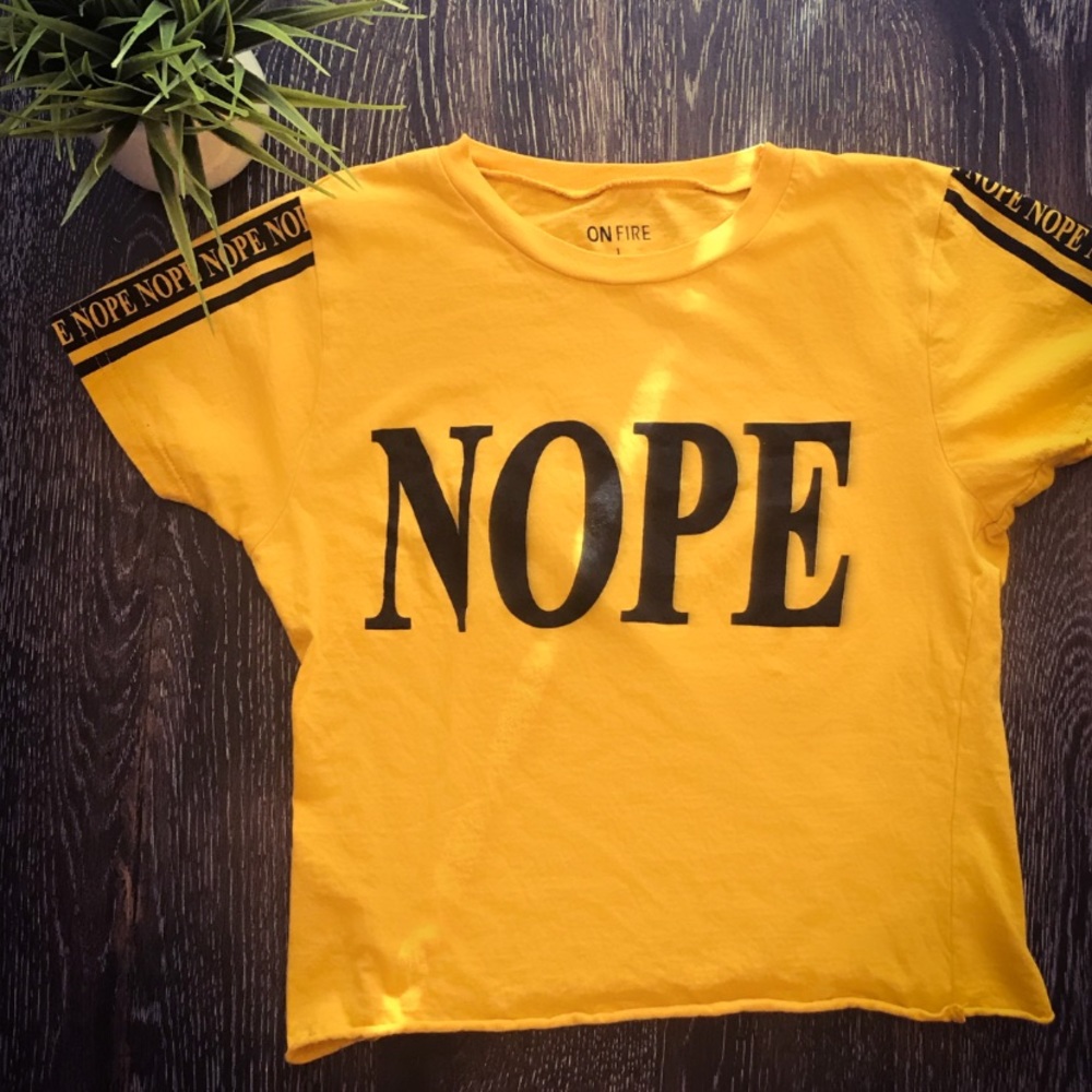 YELLOW CROP TOP GRAPHIC TEE NWOT